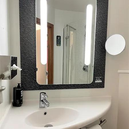 Ibis Cadiz 2*